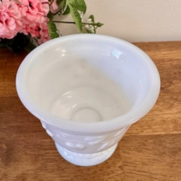 Vintage Milk Glass Ivy Vine Pedestal Planter Heart Pattern Vase White Footed Gla - Picture 7 of 8